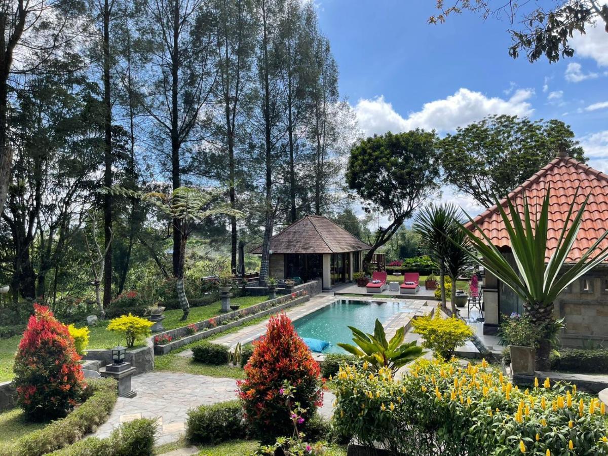 Balinese Villa In Berastagi Buitenkant foto