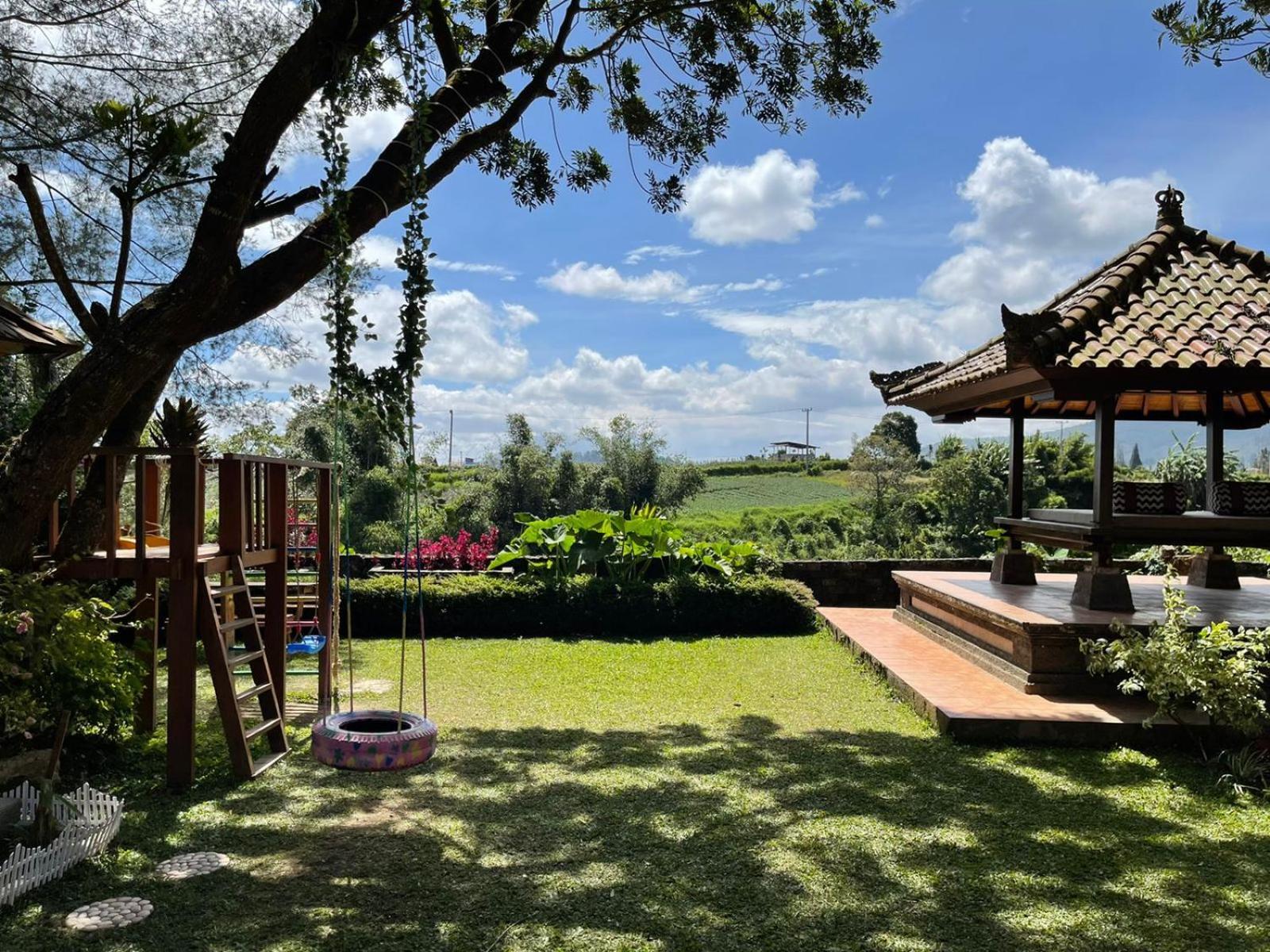 Balinese Villa In Berastagi Buitenkant foto