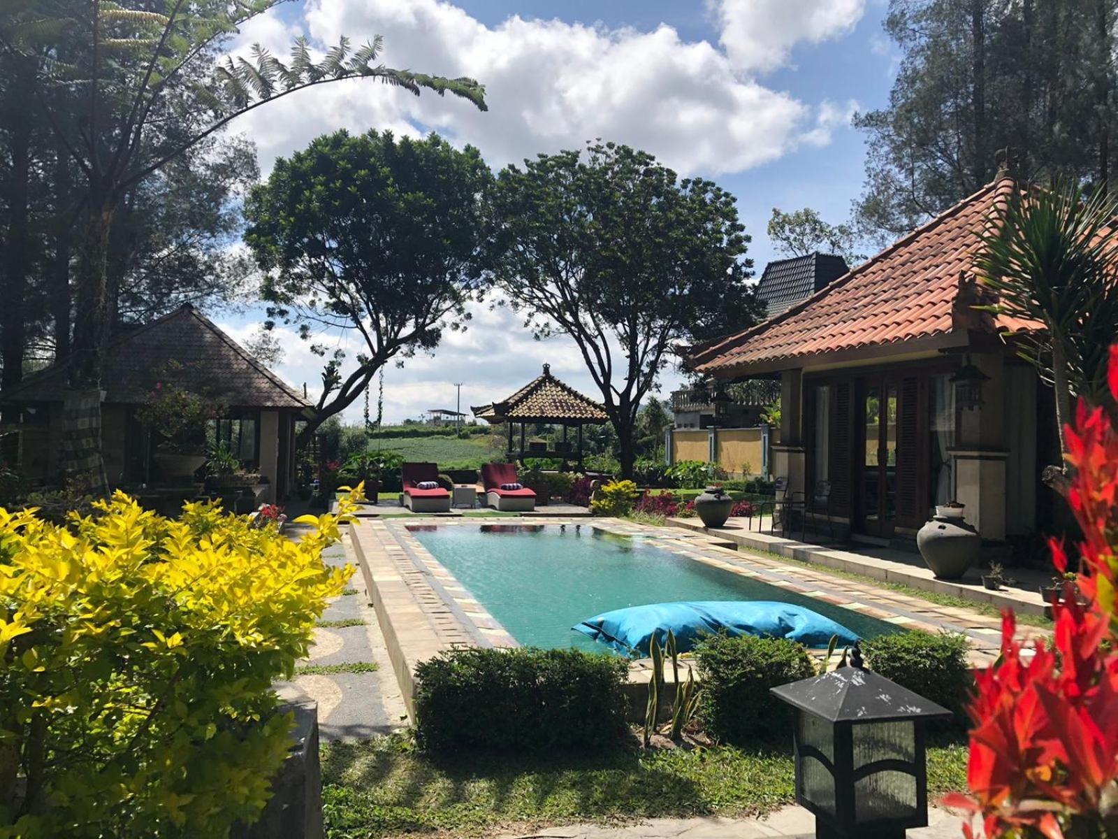 Balinese Villa In Berastagi Buitenkant foto