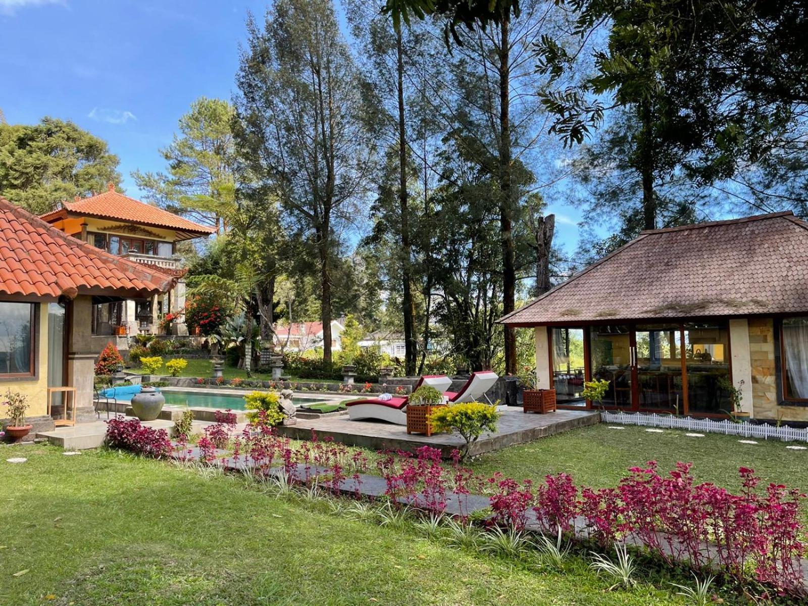 Balinese Villa In Berastagi Buitenkant foto